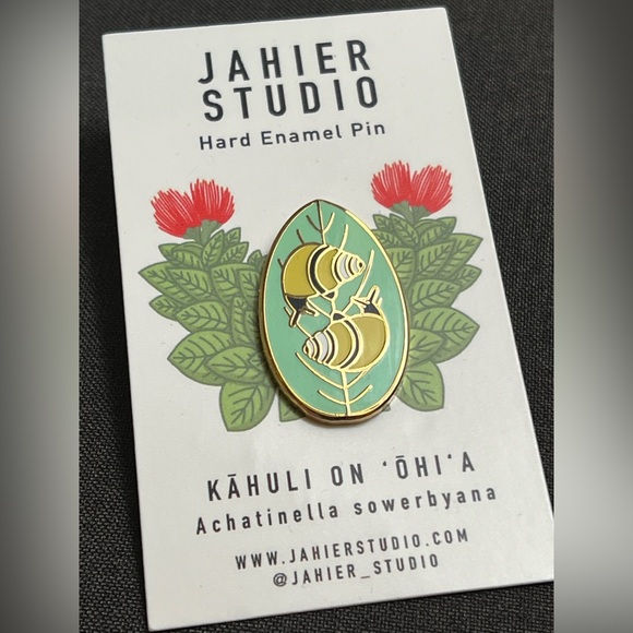 Kahuli on Ohia Enamel Pin with Gold Details - Picture 1 of 1